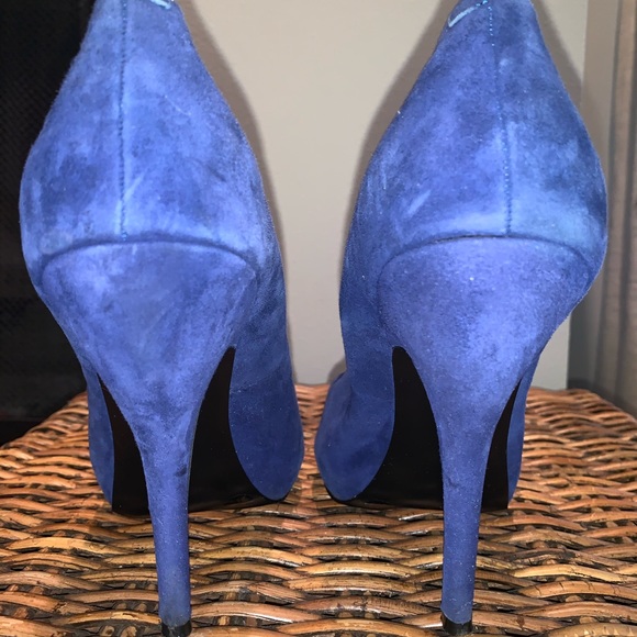 BCBG Gorgeous royal blue suede pumps, size 8.5 - Picture 4 of 6